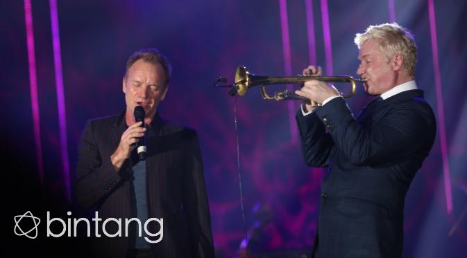 Sting dan Chris Botti tampil bersama di atas panggung Java Jazz Festival 2016. (Andy Masela/Bintang.com)