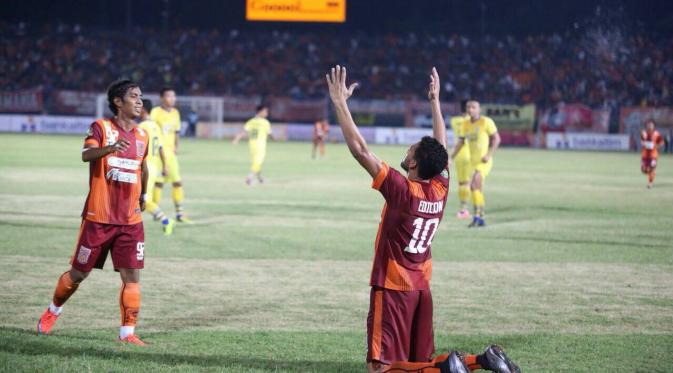 Pusamania Borneo FC mengalahkan Gresik United, pada Jumat (4/3) di Stadion Segiri, Samarinda. Gol dicetak oleh Edilson Tavarez dari titik putih./ Dokumentasi PBFC