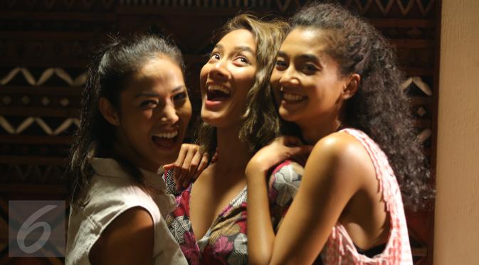 Dalam film besutan Nia Dinata bertajuk Ini Kisah Tiga Dara, Shanty Paredes, Tara Basro dan Tatyana Akman menjadi saudara kandung. (Liputan6.com/Endang Mulyana)