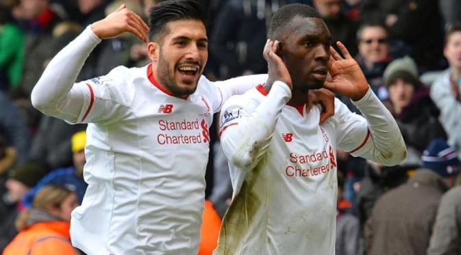 Dua pemain Liverpool, Emre Can (kiri) dan Christian Benteke (kanan). (AFP/Glyn Kirk)