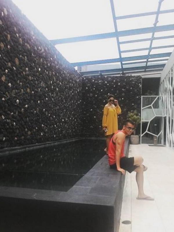 Samuel Rizal dan Nikita Mirzani saat di Bali (Instagram/@samuelrizal1)