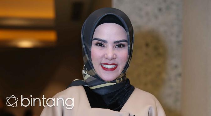 Angel enggan membahas lebih jauh tentang rumah tangganya, justru ia lebih antusias membahas kiprah barunya sebagai produser. (Nurwahyunan/Bintang.com)