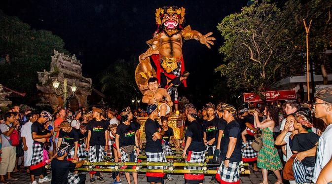 Pawai ogoh-ogoh telah menjadi daya tarik sendiri bagi para wisatawan yang berkunjung ke Bali saat perayaan Nyepi.