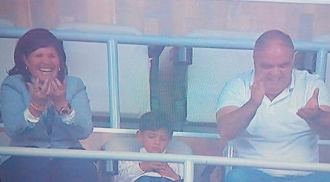 Cristiano Jr (tengah)