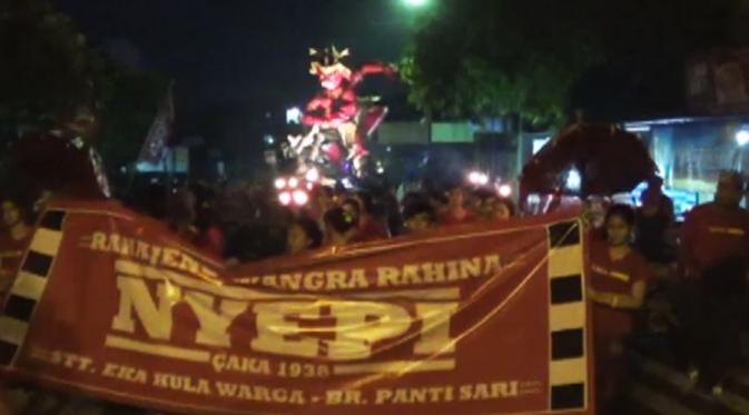 Pawai ogoh-ogoh menjelang Hari Raya Nyepi di Denpasar, Bali. (Liputan6.com/Yudha Maruta)