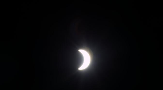 Samantha Cristoforetti mengabadikan gerhana matahari 20 Maret 2015 dari ISS (Credit: Samantha Cristoforetti Twitter/ESA/NASA)
