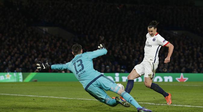 Proses gol kemenangan PSG yang dicetak oleh Zlatan Ibrahimovic ke gawang Chelsea. Gol dari Ibra itu tercipta pada menit ke-67 melalui umpan dari Angel di Maria. (Reuters/Andrew Couldridge)