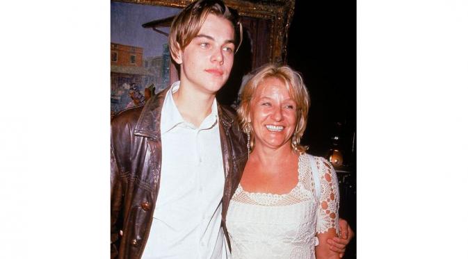 Leonardo DiCaprio dan ibu (mirror)