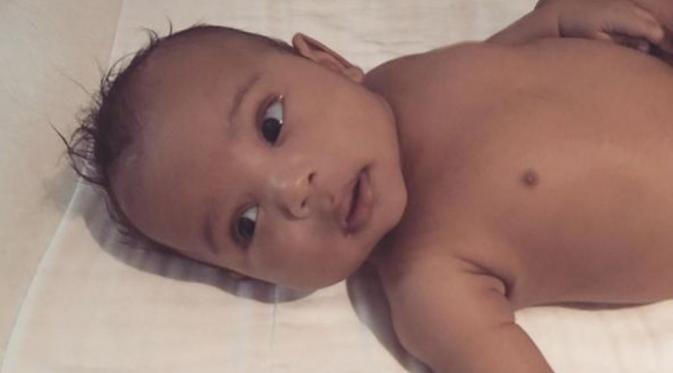 Kim Kardashian pamer foto Saint West (instagram)