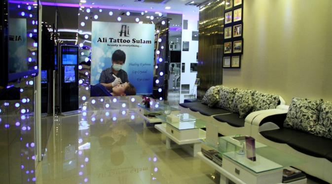 Suasana di Ali Tattoo Sulam. (vita: instagram @Alitattosulam)