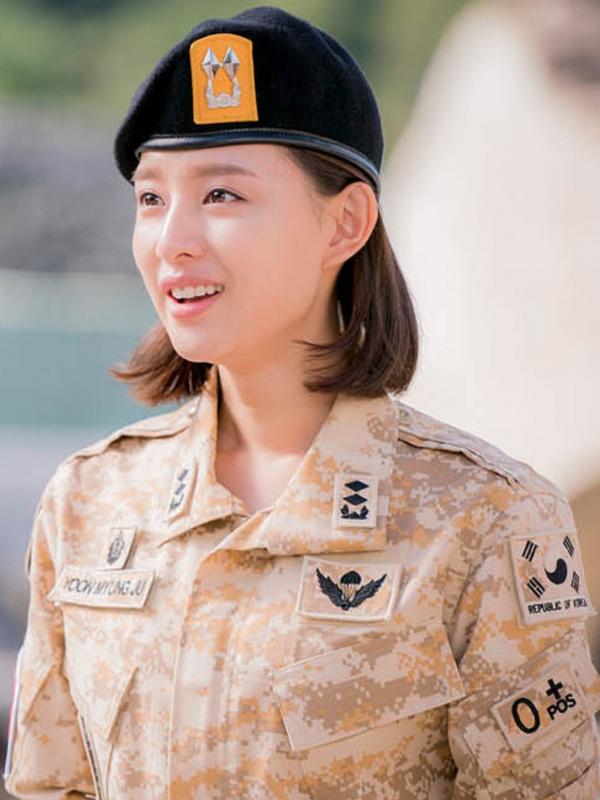 Kim Ji Won dalam drama Descendants of the Sun. Foto: via kpopfighting.com