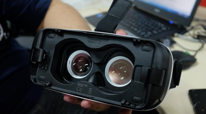 Lensa dalam Gear VR rawan berembun bila ponsel terlalu panas (Liputan6.com/Iskandar)