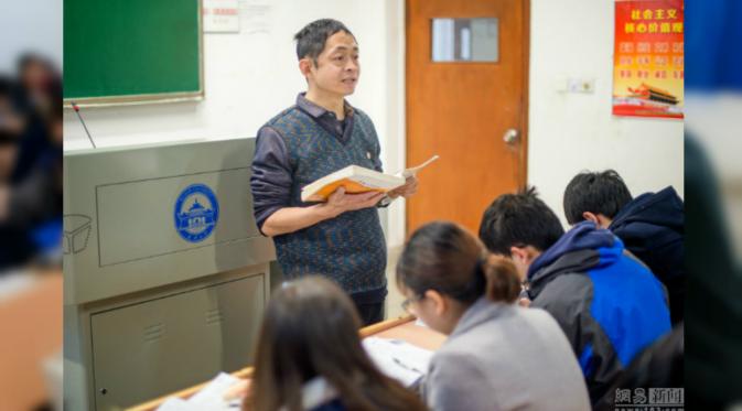 Yu gemar sekali berinteraksi dengan mahasiswanya dan memberikan kuliah yang interaktif. (Shanghaiist)