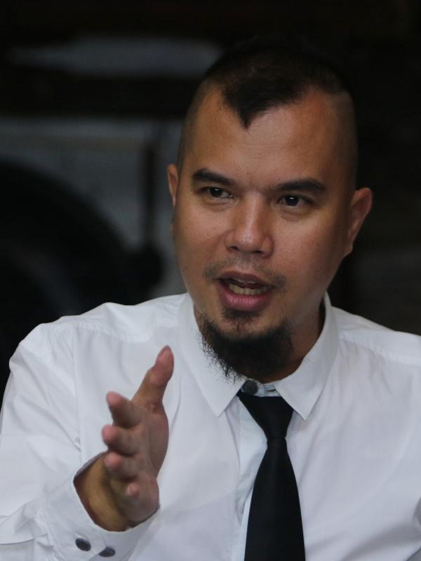 Ahmad Dhani saat jumpa pers di kediamannya, Jakarta, Senin (14/3). (Liputan6.com/Herman Zakharia)