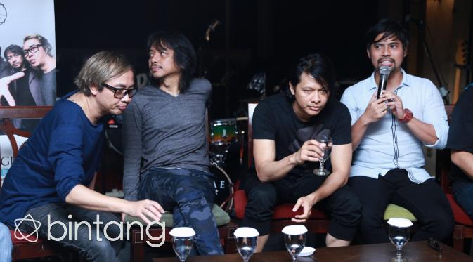 Grup band GIGI mengajak mantan personelnya untuk merayakan 22 tahun berkarya di industri musik Indonesia. (Adrian Putra/Bintang.com)