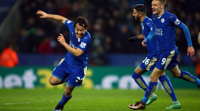 Selebrasi Shinji Okazaki setelah mencetak gol untuk Leicester City pada pertandingan melawan Newcastle United di King Power Stadium, Senin (14/3/2016). (EPA/Tim Keeton)