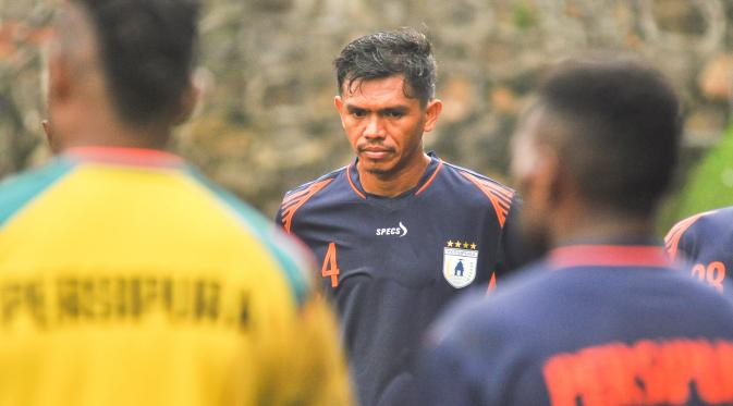 Ricardo Salampessy kembali ke Persipura Jayapura usai membawa Pusamania Borneo FC juara Piala Gubernur Kaltim. (Bola.com/Iwan Setiawan)