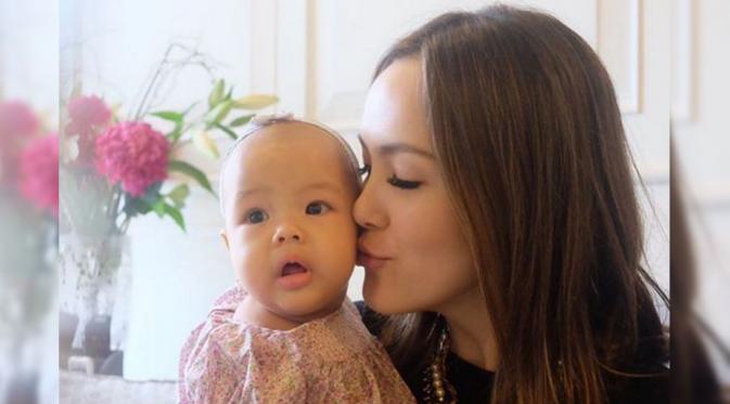 Cathy Sharon dan putrinya, Carla Kusuma. (Instagram)