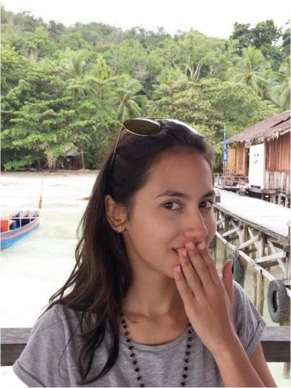 Foto Pevita Pearce saat berlibur ke Raja Ampat (via Instagram/pevpearce)