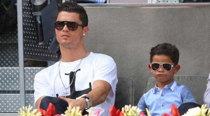 Cristiano Ronaldo dan Cristiano Junior (Daily Mail)