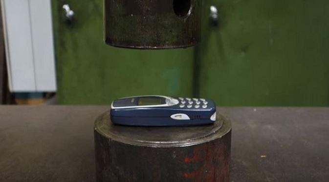 Apa benar, Nokia 3310 bahkan dinilai sama 'lemah'nya dengan smartphone yang dijual di pasaran pada saat ini?