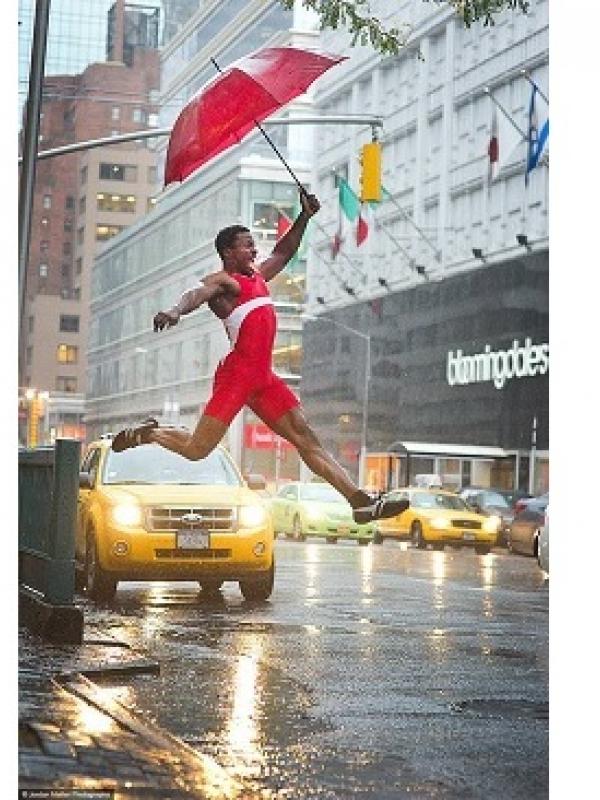  “Dry Feet” / Femi Olagoke, Atlet lompat jauh (sumber. Lostateminor.com)