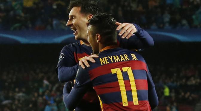 Dua penyerang Barcelona, Lionel Messi dan Neymar rayakan gol (Reuters)