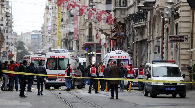 Empat orang dinyatakan tewas, sementara beberapa orang lainnya mengalami luka-luka setelah terjadi bom bunuh diri di Istanbul, Turki.