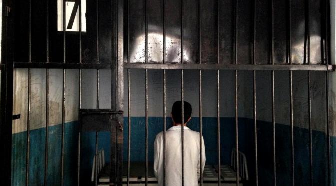Korban kasus praktik pemasungan di Indonesia. (Andrea Star Reese/Human Rights Watch)