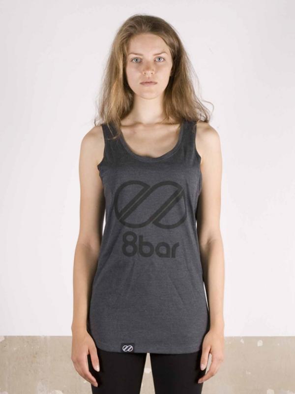 Tanktop menjadi baju andalan. (via: 8bar-bikes.com)