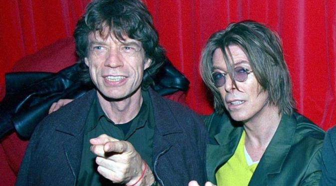 Mick Jagger dan David Bowie. (mirror)