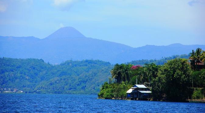 Bupati Minahasa Jantje Wowiling Sajow menargetkan Pulau Likri jadi destinasi wisata baru di Minahasa. Foto: Ahmad Ibo.