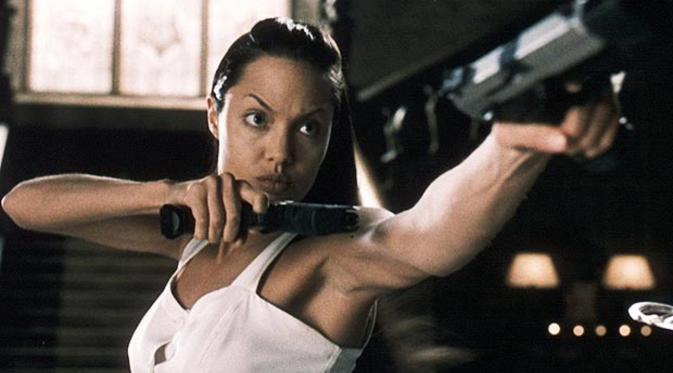 Angelina Jolie sebagai Lara Croft. Foto: via thesun.co.uk