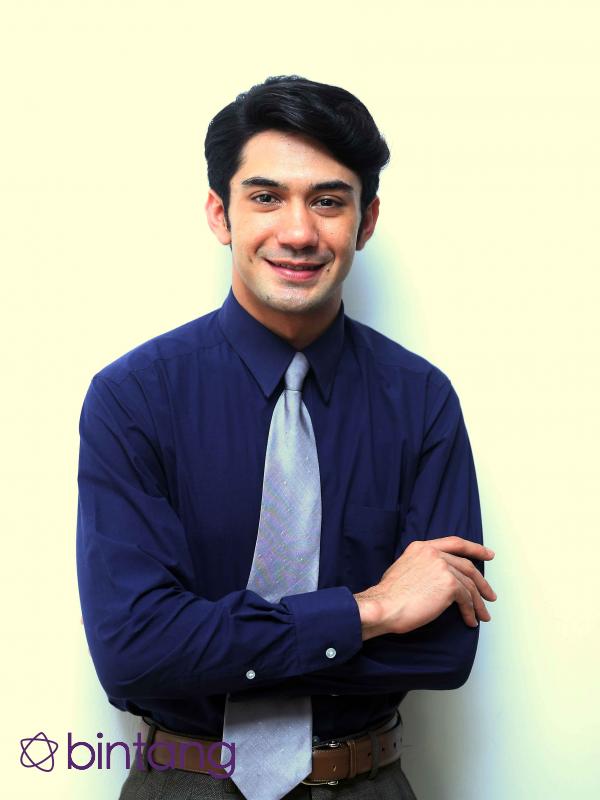 Sangat menjiwai perannya dalam film tersebut, Reza Rahadian mendapat penghargaan Piala Citra di Festival Film Indonesia 2013. (Nurwahyunan/Bintang.com)