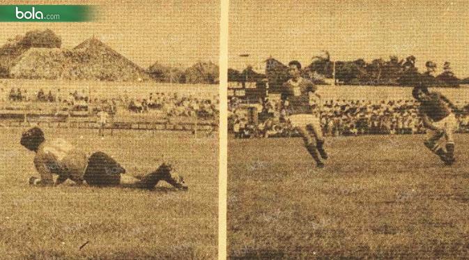 Pertandingan antara IM melawan Persija di Stadion Persija, Menteng, Jakarta, 1973. Laga persahabatan dua tim yang pernah dibela Iswadi Idris ini dilakukan sebagai perpisahan sebelum dirinya pindah ke Western Suburbs. (Bola.com/Dokumentasi Merdeka)