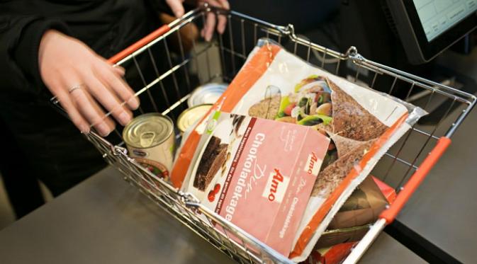 Supermarket bernama We Food yang berlokasi di Denmark menjual makanan dan minuman kadaluarsa untuk atasi pemborosan (sumber Lostateminor,com)