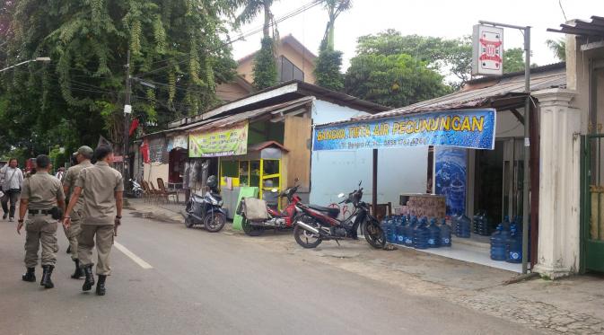 Suasana lokasi penangkapan ayah Marshanda di Jalan Bangka IX, Mampang, Jakarta Selatan. (Liputan6.com/Nafiysul Qodar)
