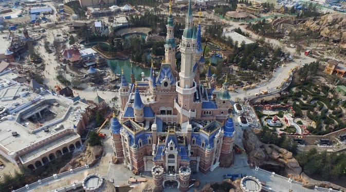 Shanghai Disney Resort akan menampilkan Istana Enchanted Storybook Castle yang merupakan tertinggi di antara taman Disney lainnya, hotel 