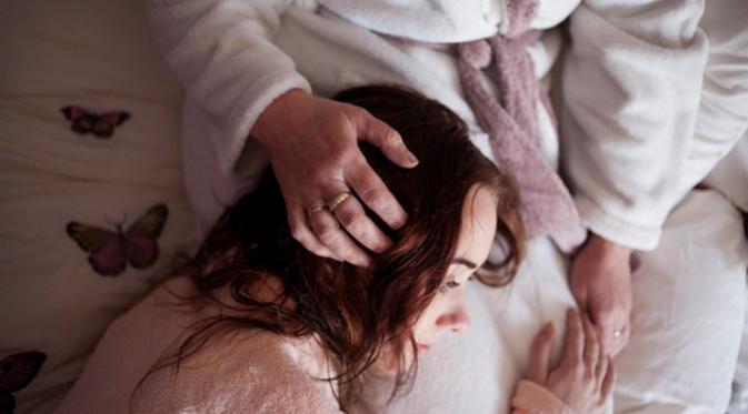 13 Foto Ini Bukti Bahwa Cinta Sejati Hanya Dimiliki Seorang Ibu. (Foto: huffingtonpost.com)