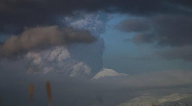 Letusan gunung berapi telah mengakibatkan sejumlah penerbangan dibatalkan. (dailymail/Alaska Volcano Observatory)
