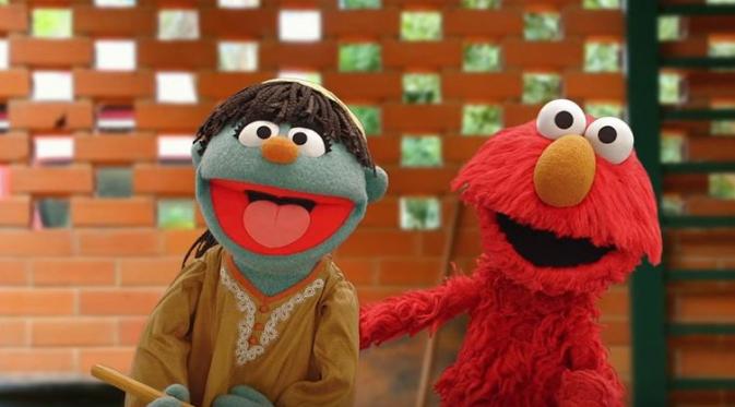 Elmo dari Sesame Street mengajarkan anak-anak cara menghindari gigitan nyamuk dengan virus Zika lewat video. 
