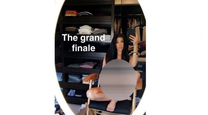 Kourtney Kardashian kembali berfoto seksi, (Us Weekly)