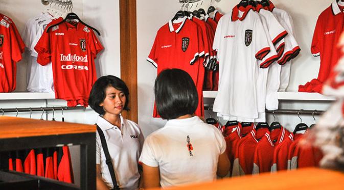 Melihat Kemewahan Toko Merchandise Bali United ala Klub Eropa - Indonesia  Bola.com