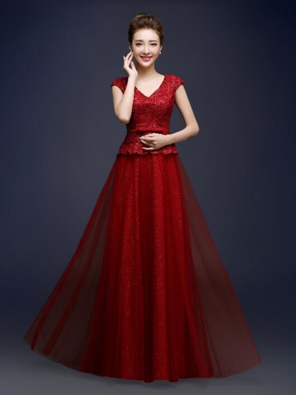 Gown merah tampak memukau. (via: aliexpress.com)