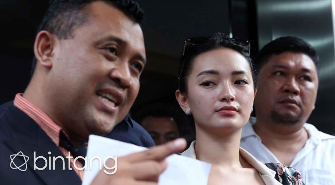 Kasus Zaskia Gotik yang dituding menghina lambang negara Indonesia kian berlanjut. (Nurwahyunan/Bintang.com)