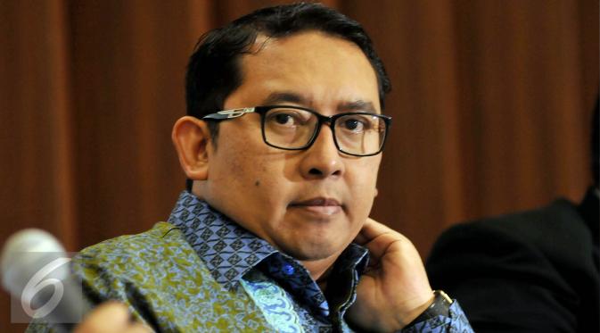 Fadli Zon menyarankan pemerintah perlu introspeksi diri dalam menyikapi persoalan prolegnas? Jakarta, Kamis (31/3). Menurutnya, sindiran Jokowi sangat bertolak belakang dengan kenyataan perkembangan politik selama ini. (Liputan6.com/Johan Tallo)