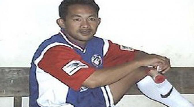 Aji Santoso, salah satu bek sayap kiri terbaik Indonesia yang dibesarkan Arema. (Wearearemania)