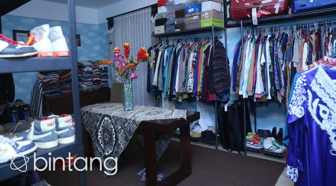 Ruang wardrobe yang berada di lantai dua. (Nurwahyunan/Bintang.com)