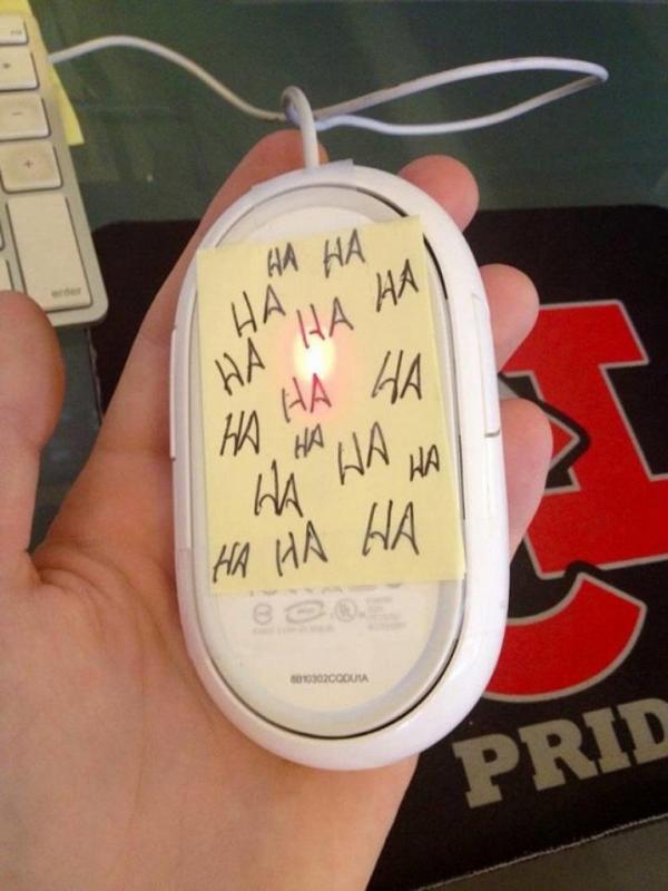 Tempel kertas di optik mouse. (Via: popsugar.com)