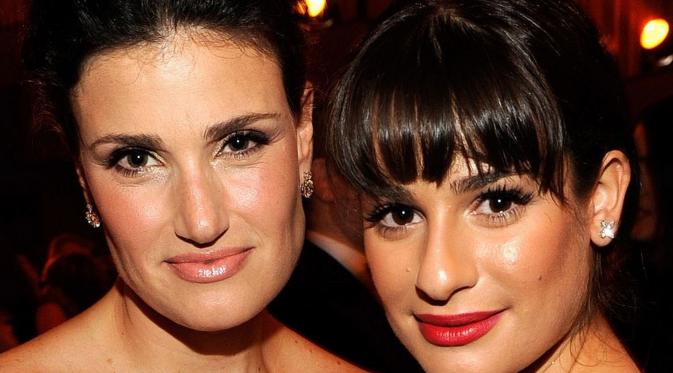 Lea Michele dan Idina Menzel dinyatakan sangat mirip hingga keduanya pernah memerankan peran ibu dan anak dalam serial TV 'Glee'